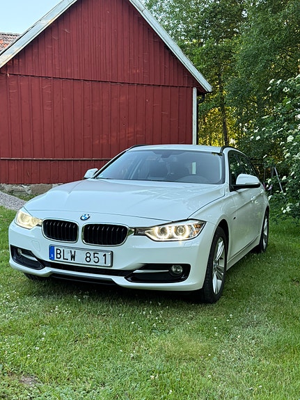BMW 318d 2 of 5