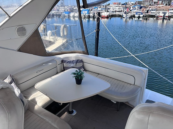 Bayliner 3055 2 of 8