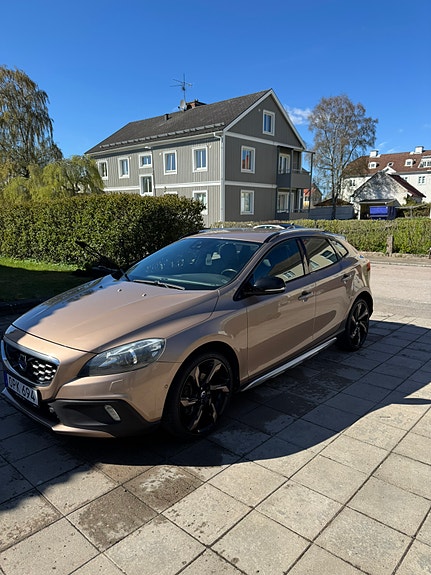 Volvo V40 Cross Country 2 of 5