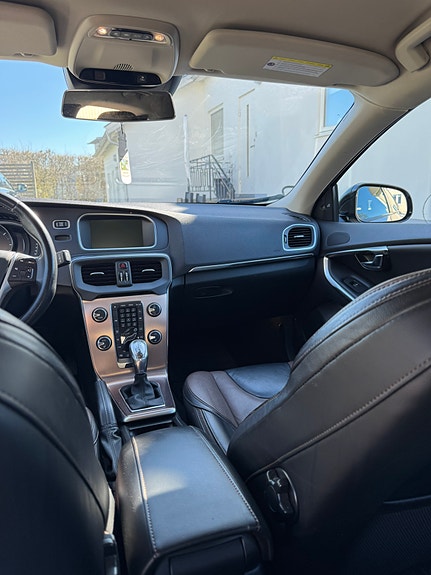 Volvo V40 Cross Country 12 of 16