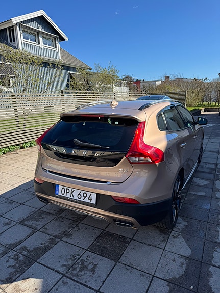Volvo V40 Cross Country 14 of 16