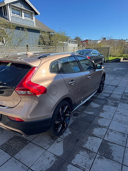 Volvo V40 Cross Country 13 of 16