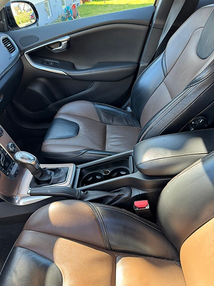 Volvo V40 Cross Country 10 of 16