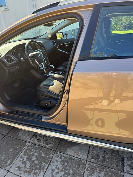 Volvo V40 Cross Country 6 of 16