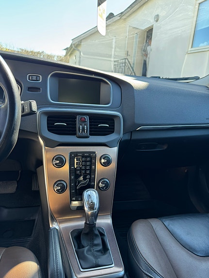 Volvo V40 Cross Country 8 of 16