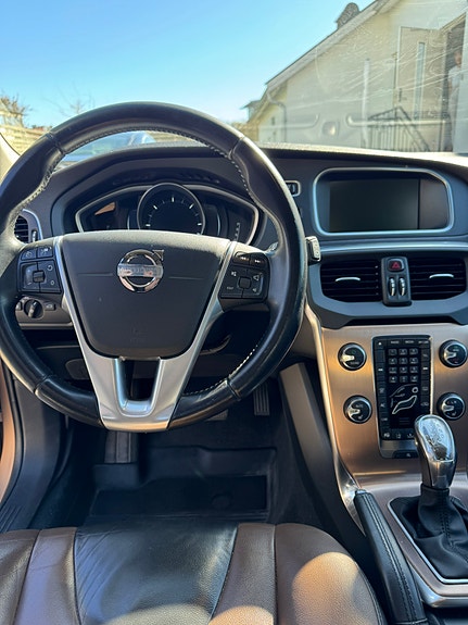 Volvo V40 Cross Country 9 of 16