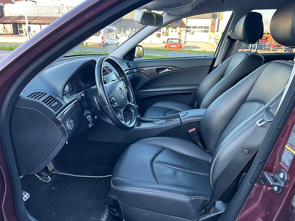 Mercedes-Benz E220 5 of 5