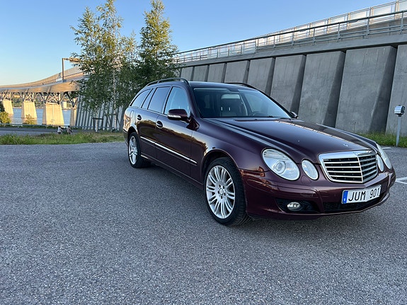 Mercedes-Benz E220 3 of 5