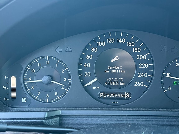 Mercedes-Benz E220 6 of 13