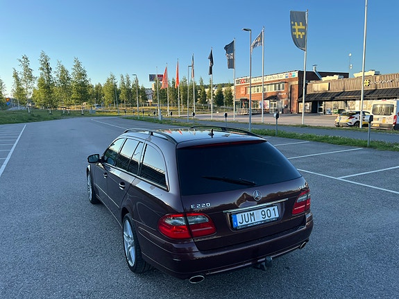 Mercedes-Benz E220 9 of 13