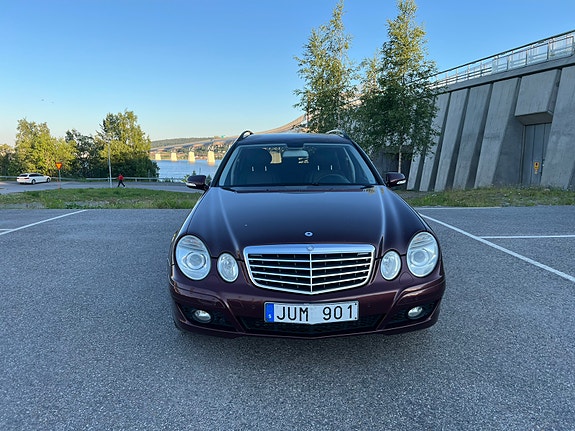 Mercedes-Benz E220 10 of 13