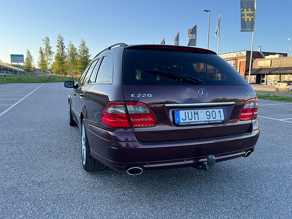 Mercedes-Benz E220 13 of 13