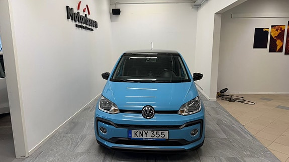 Volkswagen UP! 2 of 5