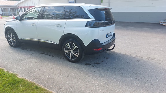 Peugeot 5008 2 of 2