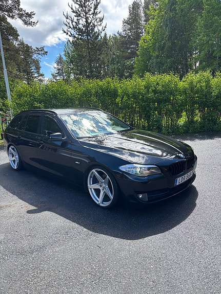 BMW 520d 3 of 5