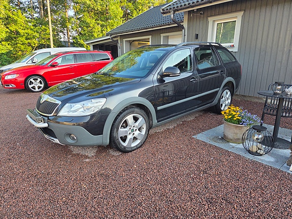Skoda Octavia Scout 2 of 2