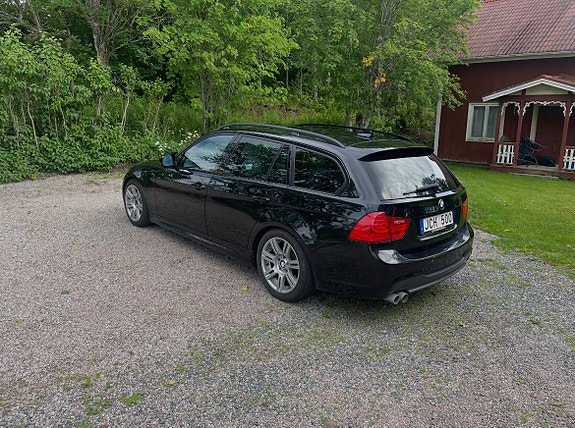 BMW 330d 2 of 3