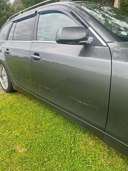 BMW 530d 4 of 5