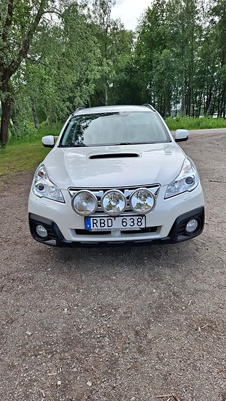 Subaru Outback 2 of 5