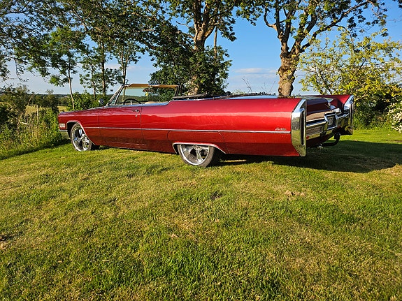 Cadillac De Ville photo 4
