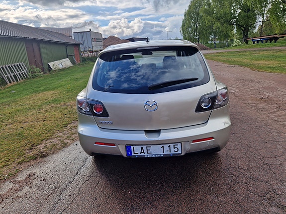Mazda 3 4 of 5