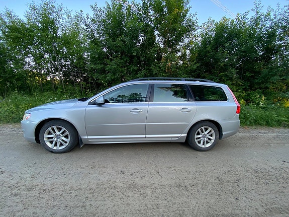 Volvo V70 4 of 5