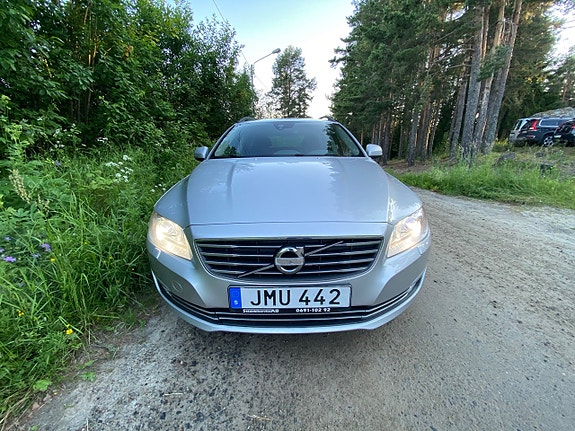 Volvo V70 3 of 5