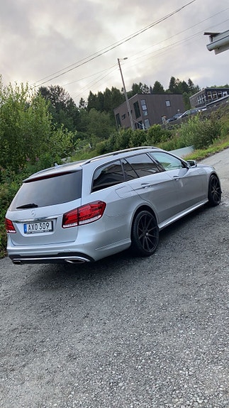 Mercedes-Benz E220 4 of 5