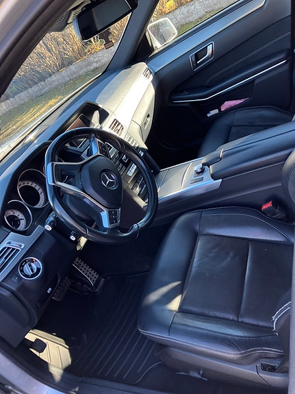 Mercedes-Benz E220 5 of 5