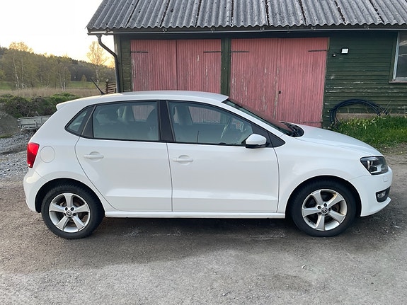 Volkswagen Polo 2 of 5