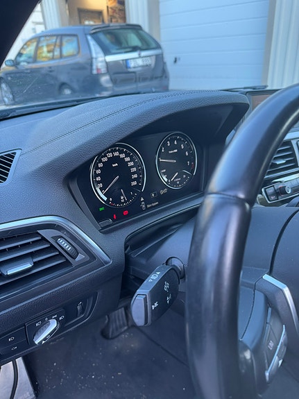 BMW 118i 3 of 5