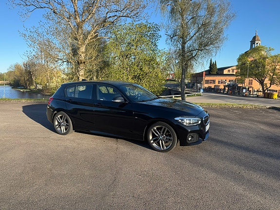 BMW 118i 2 of 5