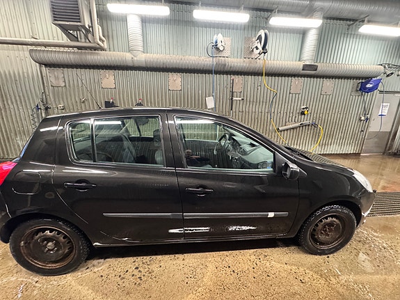 Renault Clio 2 of 5
