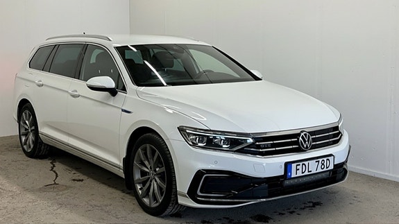 Volkswagen Passat 2 of 5