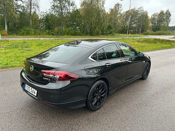 Opel Insignia 2 of 5