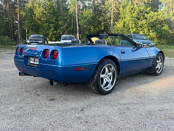 Chevrolet Corvette 5 of 8