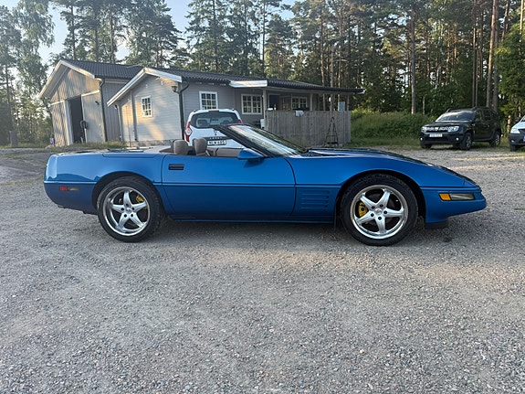 Chevrolet Corvette 4 of 8