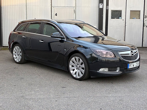 Opel Insignia 2 of 5