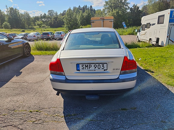 Volvo S60 4 of 5