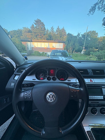 Volkswagen Passat 2 of 5