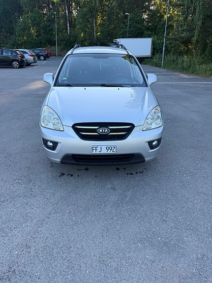 Kia Carens 4 of 5