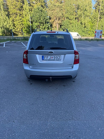 Kia Carens 2 of 5