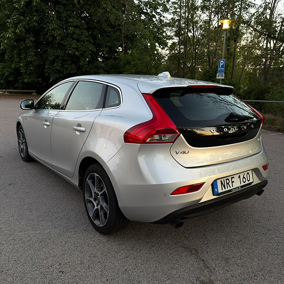 Volvo V40 3 of 5