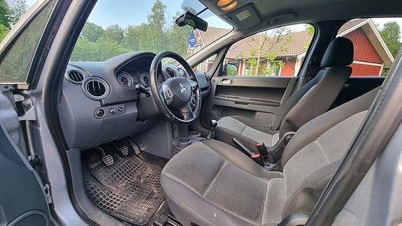 Mitsubishi Colt 9 of 13