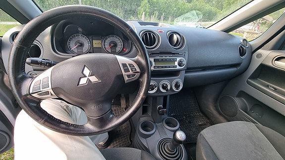 Mitsubishi Colt 11 of 13