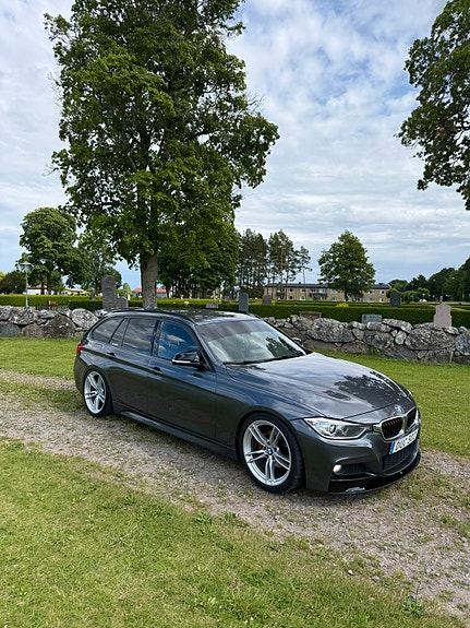 BMW 320d 2 of 5