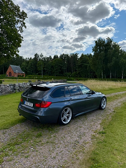 BMW 320d 3 of 5