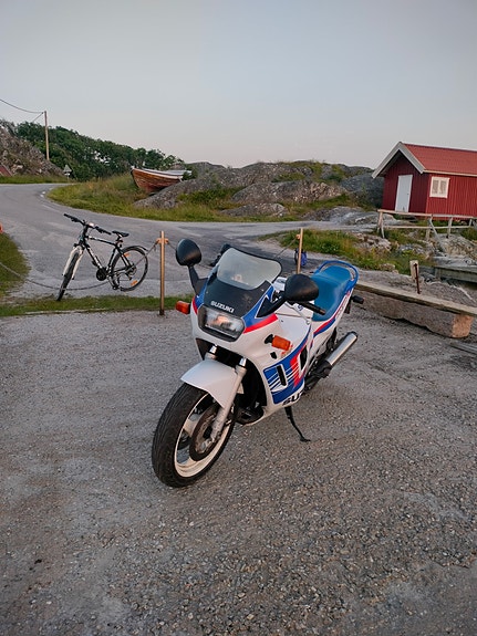 Suzuki GSX 600 F 2 of 4