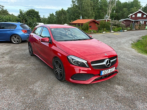 Mercedes-Benz A180 2 of 5