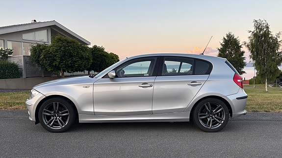 BMW 116i 2 of 5